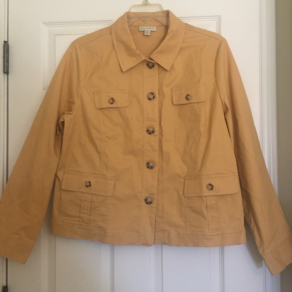Yellow Appleseed’s button up jacket